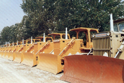 產(chǎn)品整裝待發(fā)。自1984年對銷售實行了承包責(zé)任制，調(diào)動了職工的積極性，增強了責(zé)任感，從而改變了過去等、靠、要的被動局面。