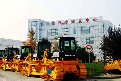 2009年，山推研發(fā)中心被國家人事部批準設(shè)立博士后科研工作站，同年召開首屆科技創(chuàng)新大會。