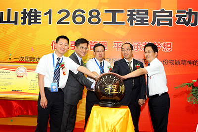 2011年山推信息化建設(shè)有三件大事：ERP、PDM、呼叫中心，其中ERP為核心，PDM是基礎(chǔ)，呼叫中心為方式之一。